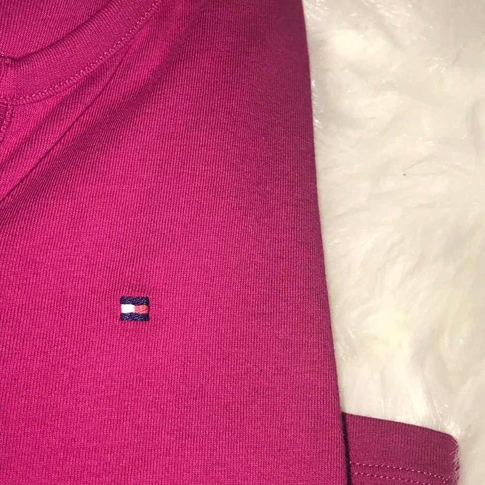 Long Sleeve Tommy Hil. V Neck.